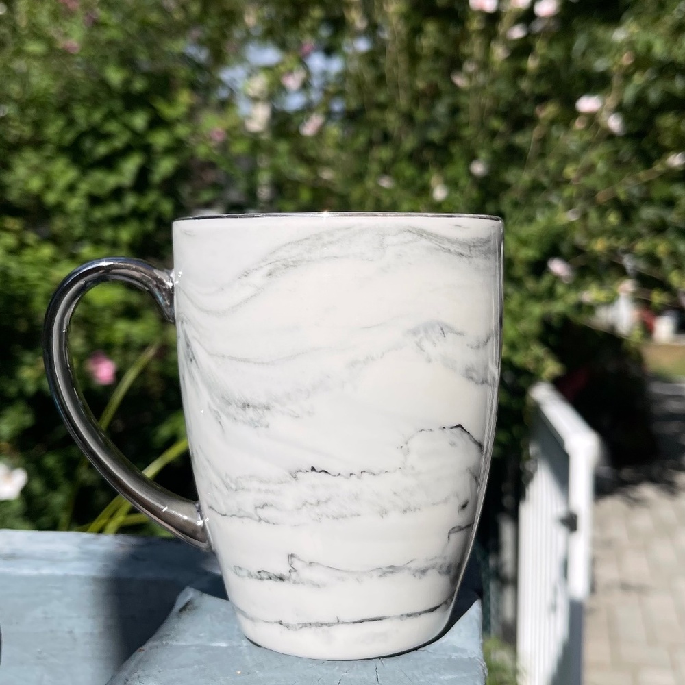 New, Gorgeous marble pattern mug with silver handle